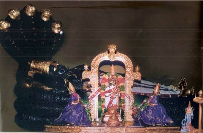 No photo description available.